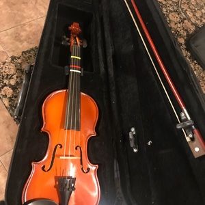 SOLD!!!!! Child’s Violin 🎻